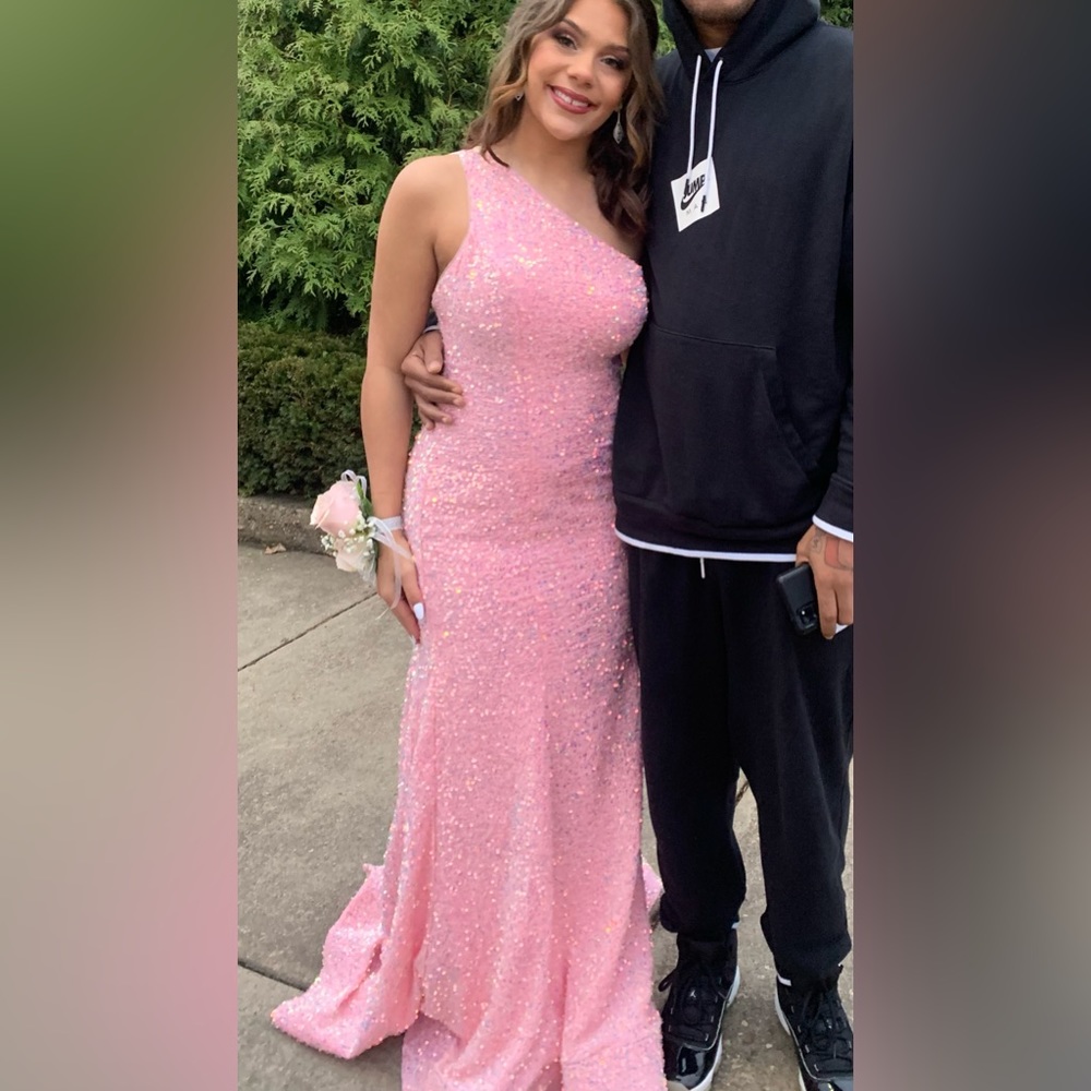 pink formal dress if need more details contact me on instagram @amasha.thorn